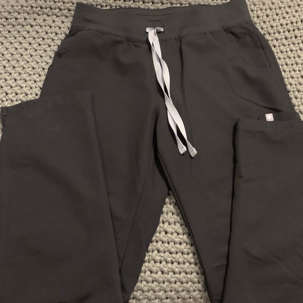 Figs Yola 2.0 skinny scrub pants
